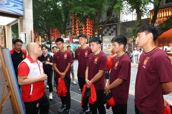 免费人成在线观看网站