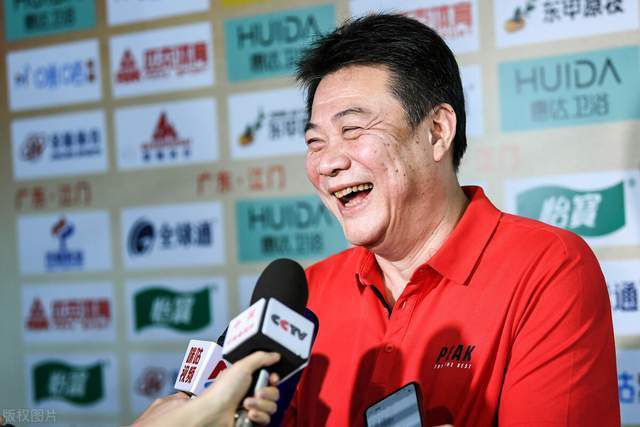 朋友妻子是个野蛮的家庭教师